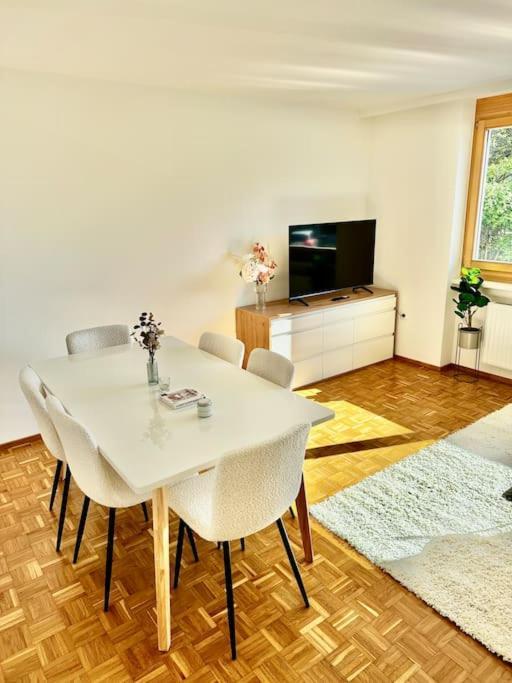 Schickes Wohnen In Lage Apartment